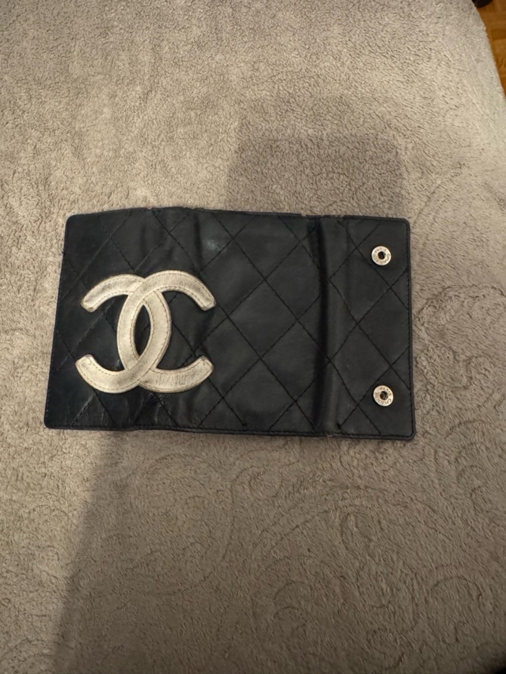 CHANEL Black Quilted Leather Card Case with White CC Accent - Picture 3 of 4